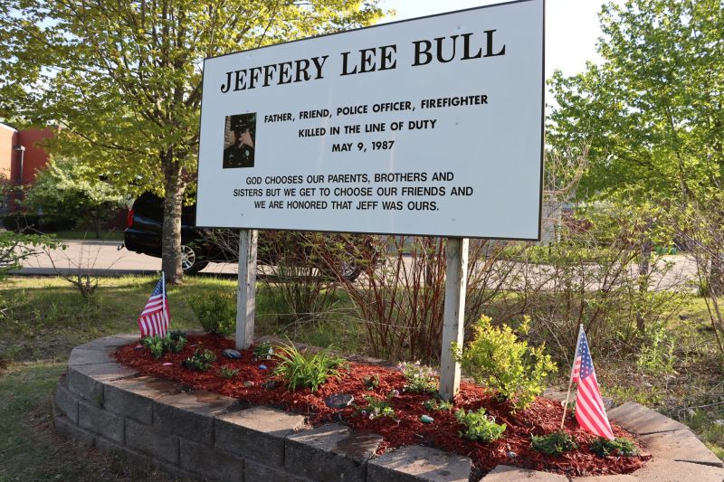 Memorial to former Lebanon officer spruced up by ex-Rescue Dept members