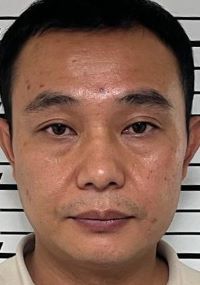 Man caught with multiple fake licenses, identities after police chase, arrest