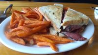Sweet Memories serves up some decent food, but service was subpar