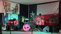 Texas Pete chompin at the bit to belt out some country rock